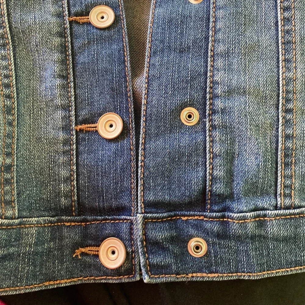 Girls size 5/6 Children’s Place gently used denim jacket with snap closure